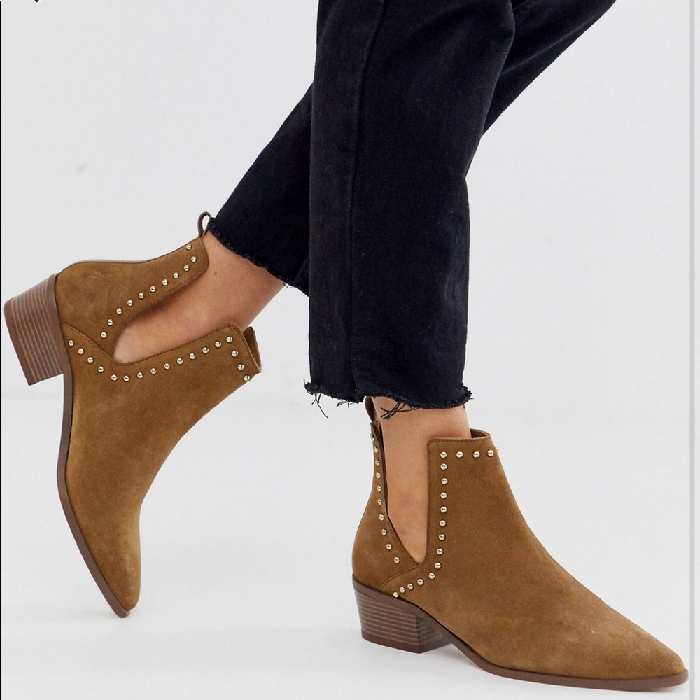 Suede stud detailed boots